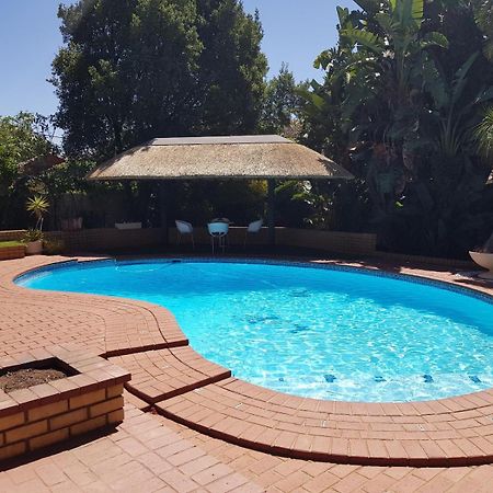 Sollunaa Guesthouse Sandton Exterior foto